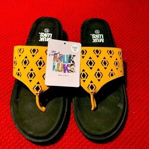 MUK LUKS Sz 10 Laser Cut Outs Aztec Inspired Yellow Slip On 1.5” Platforms